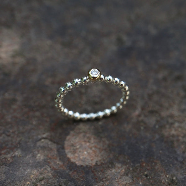 Kugelring mit Zargenfassung – 925 Silber & 585 Gold, Diamant 0,03 ct