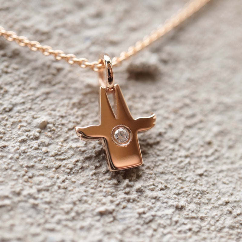 Goldener Dom-Schutzengel Anhänger mit Diamant auf Kette, handgefertigt von Goldschmiede Hecken in Oberwinter