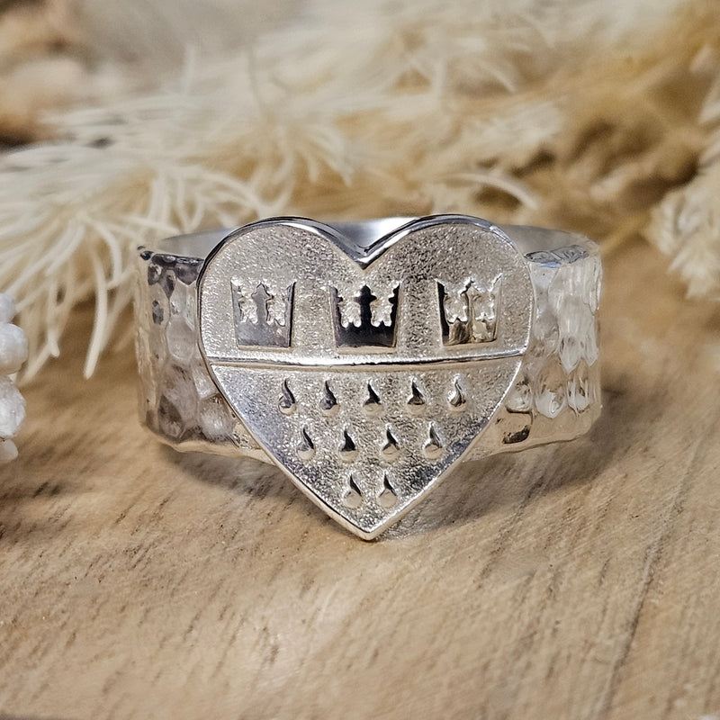 Herz Wappen-Deluxe Ring mit Hammerschlag EINZELSTÜCK