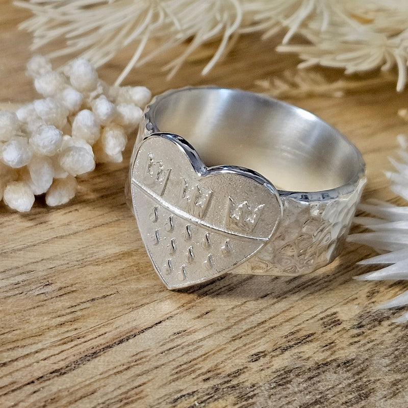 Herz Wappen-Deluxe Ring mit Hammerschlag EINZELSTÜCK