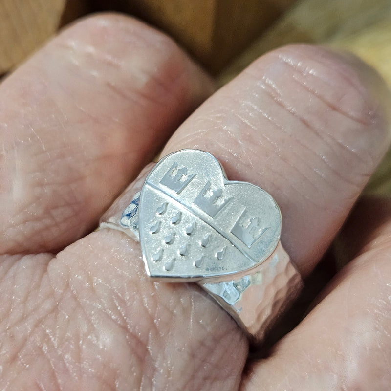 Herz Wappen-Deluxe Ring mit Hammerschlag EINZELSTÜCK