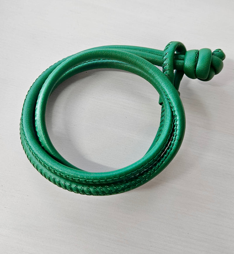 farbige Lederarmbänder