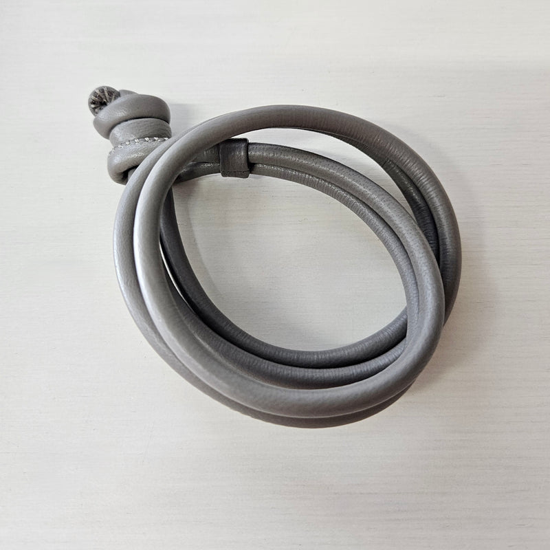 farbige Lederarmbänder