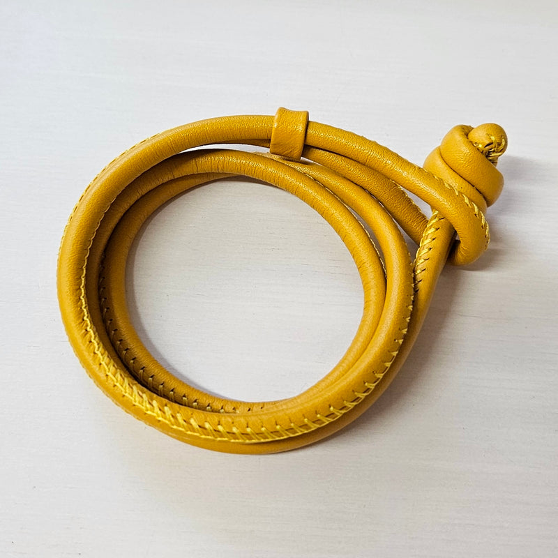 farbige Lederarmbänder