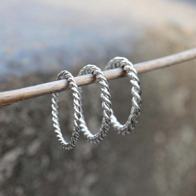 Silberring „Twist“ – Feine Handarbeit in verschiedenen Stärken