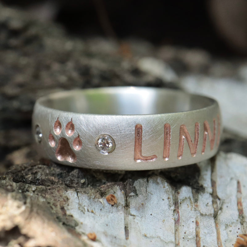 6mm Katzenpfoten Ring mit Namen und zwei Diamanten