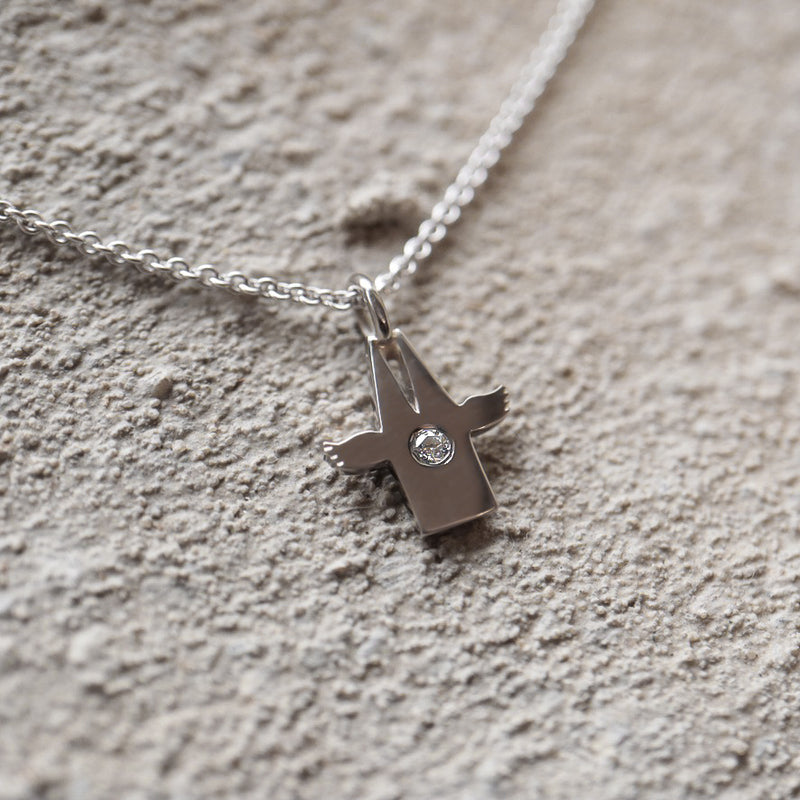 Goldener Dom-Schutzengel Anhänger mit Diamant auf Kette, handgefertigt von Goldschmiede Hecken in Oberwinter