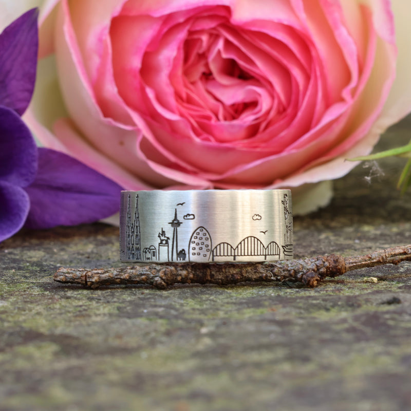 KÖLNER SKYLINE RING MIT DREI DIAMANTEN
