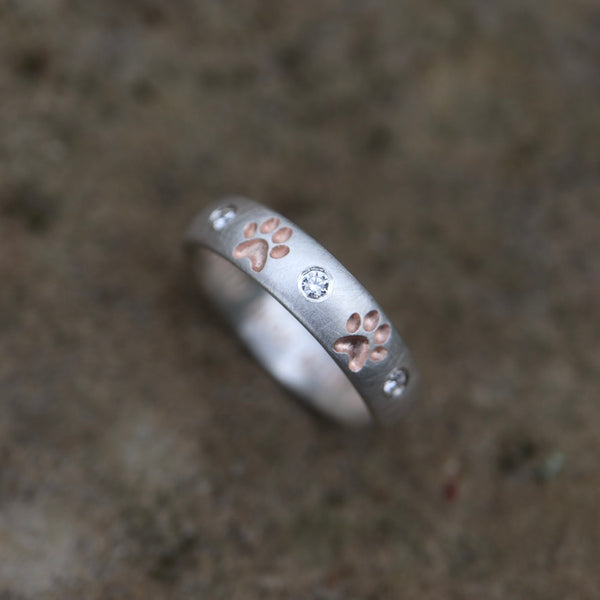 5 mm breiter Ring mit Pfote, schwammmatt