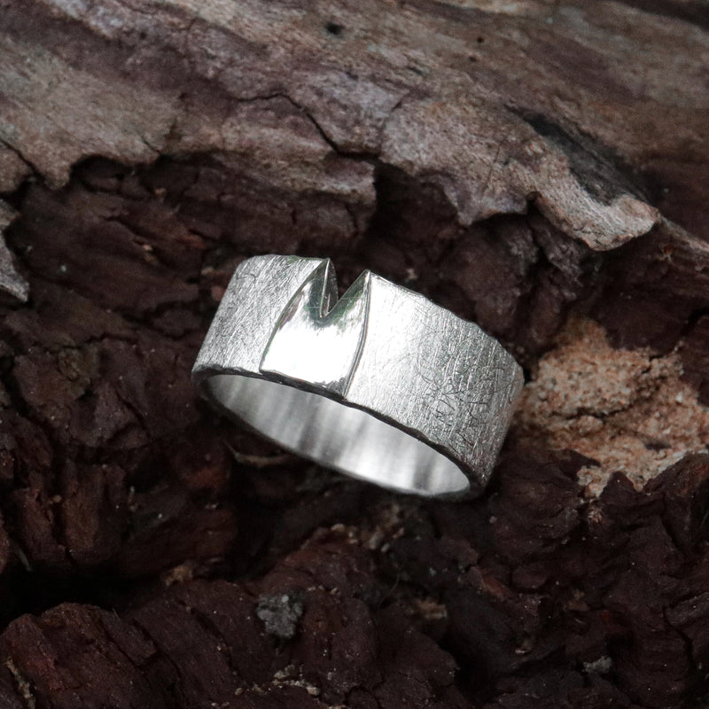 Klüngel-Ring mit Dom 8 mm breit, eismatt