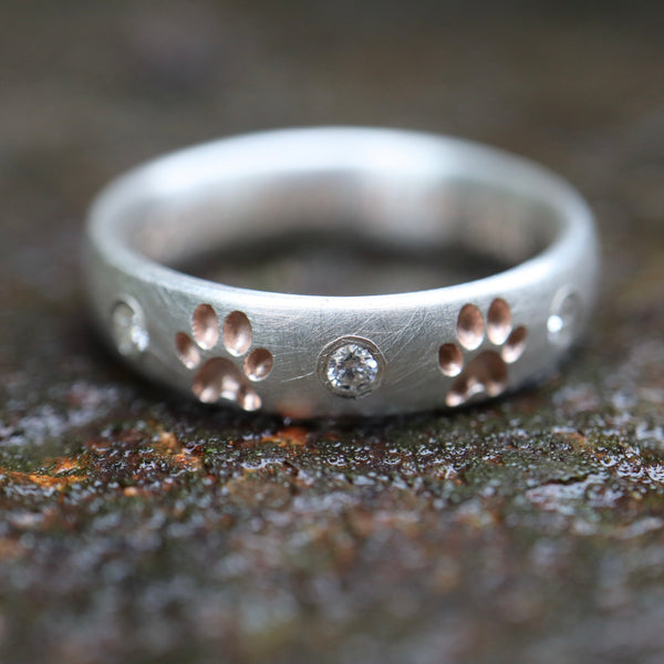5 mm breiter Ring mit Pfote, schwammmatt