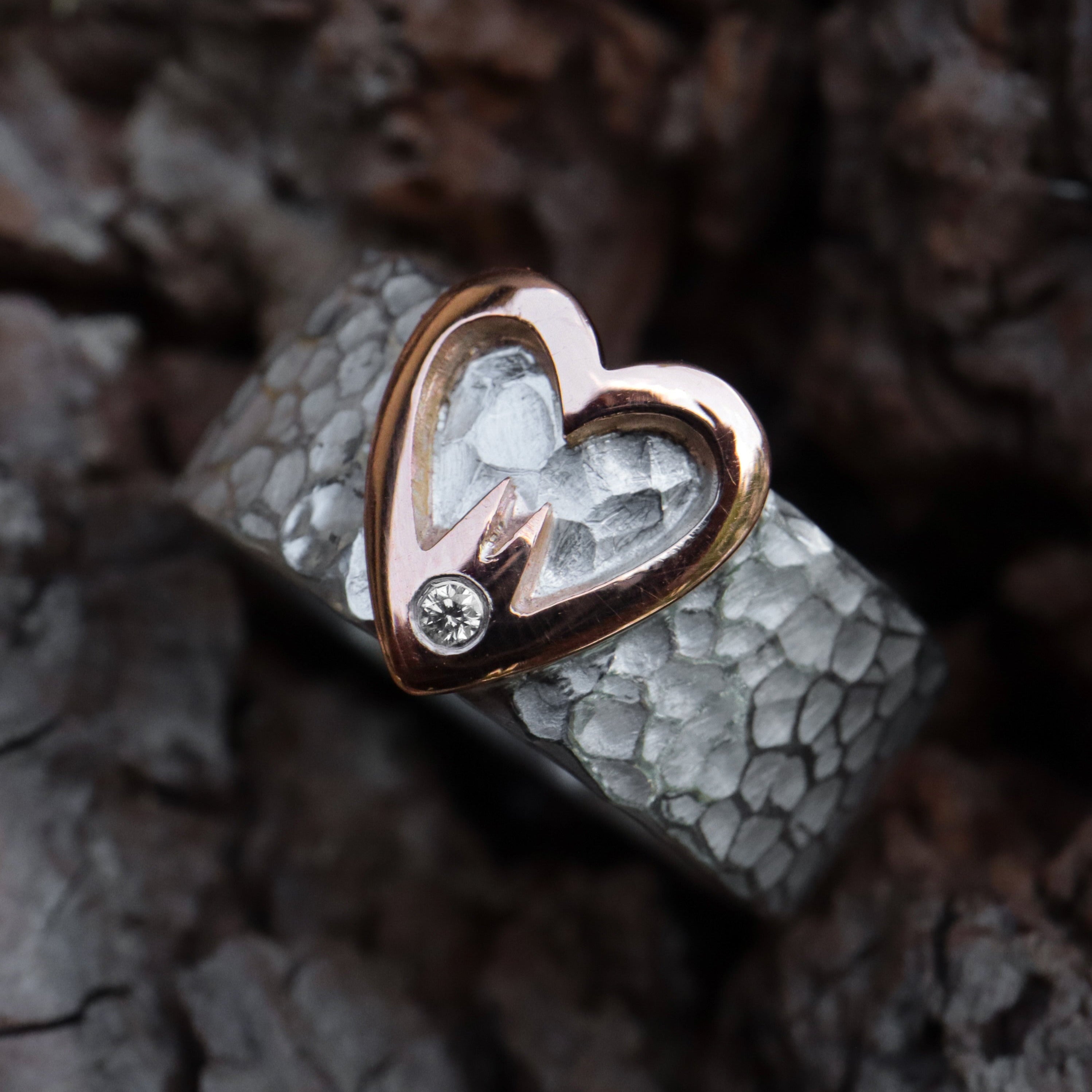 Haetz Hätz Ring 10 mm breit mit Diamant, EINZELSTÜCK – Goldschmiede Hecken