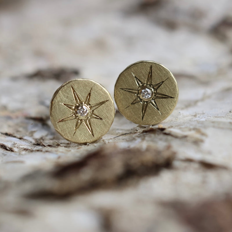 Sternenohrringe mit Diamant in Gelbgold