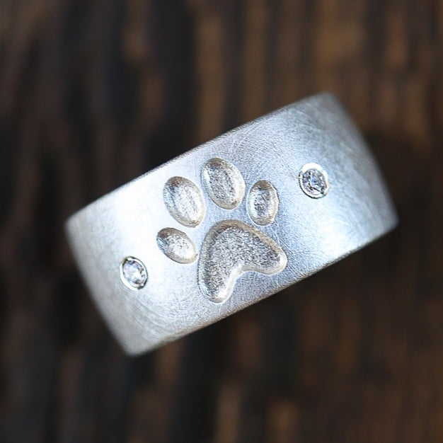 10 mm Ring mit Pfote und Diamanten