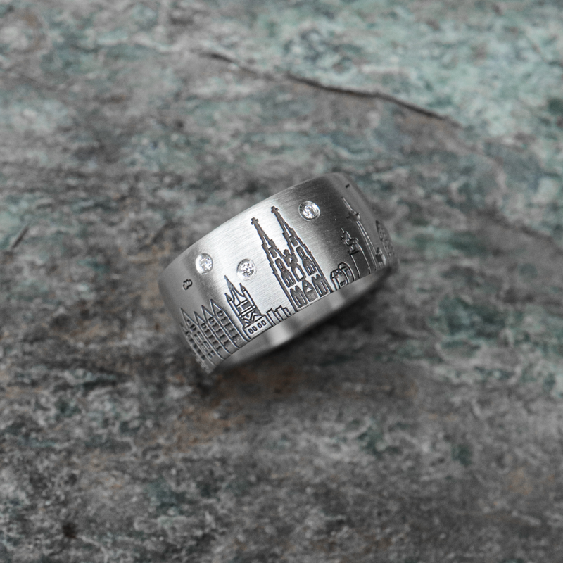 KÖLNER SKYLINE RING MIT DREI DIAMANTEN