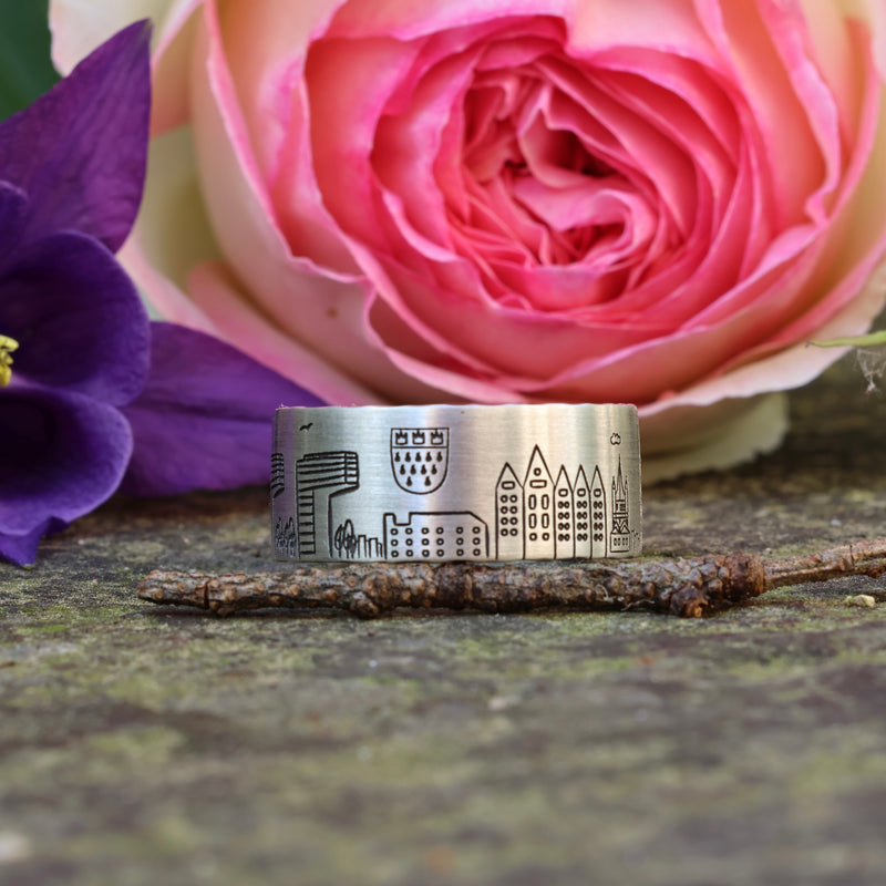 KÖLNER SKYLINE RING MIT DREI DIAMANTEN