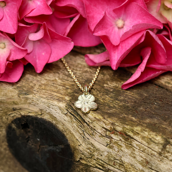 Bonner Kirschblüten Anhänger aus 585 Gelbgold mit Diamant