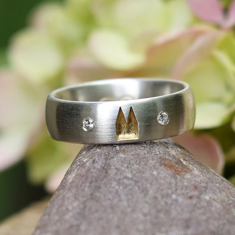 6 mm breit Premium Ring strichmatt mit zwei Diamanten