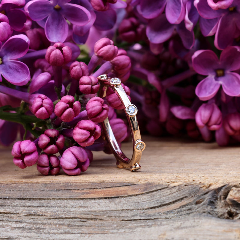 Zarter Ring aus 585 Rotgold mit Lab Grown Diamanten – auch ideal als Beisteckring
