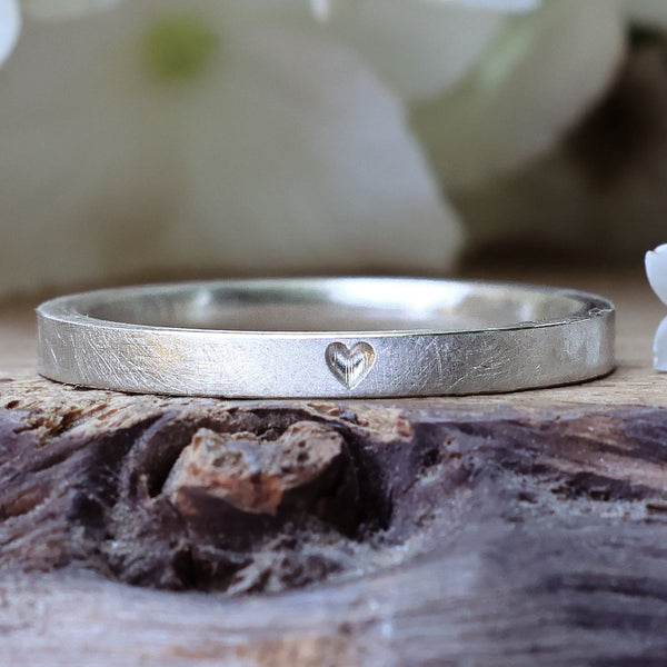 Gestalte deinen Ring mit einzigartigen Sonderzeichen außen