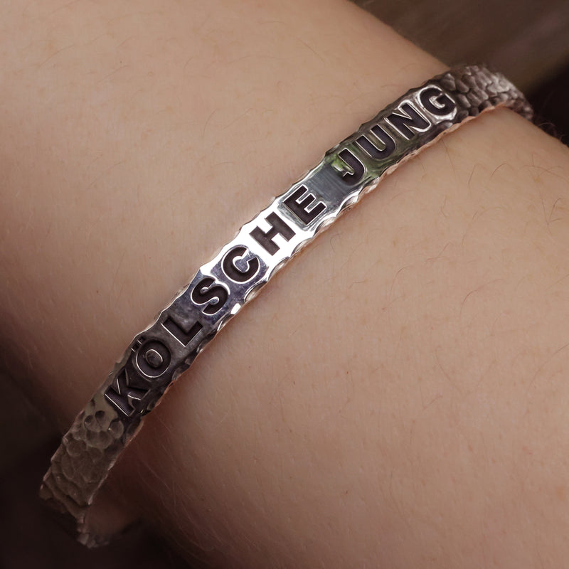 Handgefertigter 925 Silber Armreif | Hammerschlag 6 mm | Personalisiert mit Gravur
