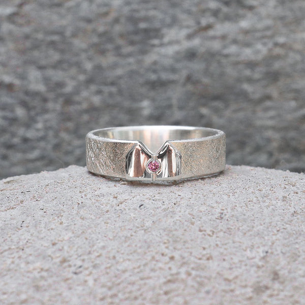Kölner-Deluxe Ring mit Silbernen Dom und pink Diamanten