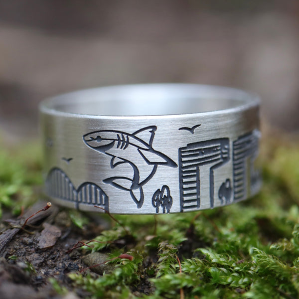 KÖLNER SKYLINE RING MIT GROßEM FISCH
