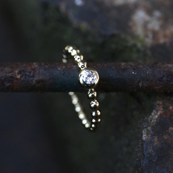 Beisteckring Kügelchen mit einem 0,11 ct Diamant