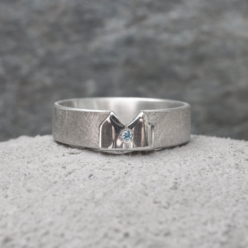 Kölner-Deluxe Ring mit Silbernen Dom und ice blue Diamanten