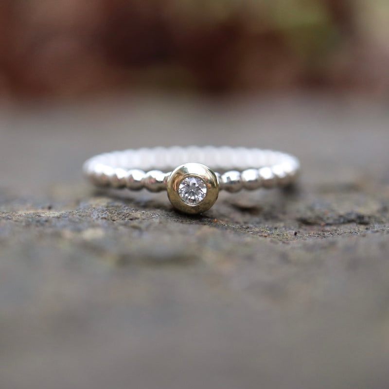 Beisteckring mit einem 0,06 ct Diamant
