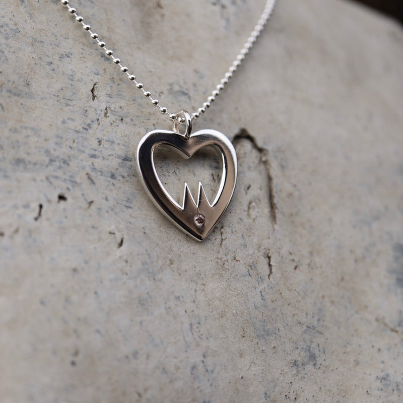 Hätz mit Dom  Anhänger mit braunen Diamant L