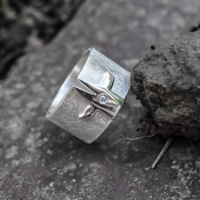 Ring mit Schutzengel und Diamant 14 mm breit