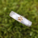 5mm breiter Ring mit Pfote, eismatt