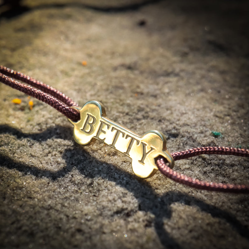 Hundeknochen Armband mit Gravur in 750 Gelbgold
