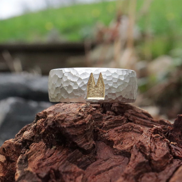 8 mm Premium Ring Hammerschlag mit vergoldeten Dom