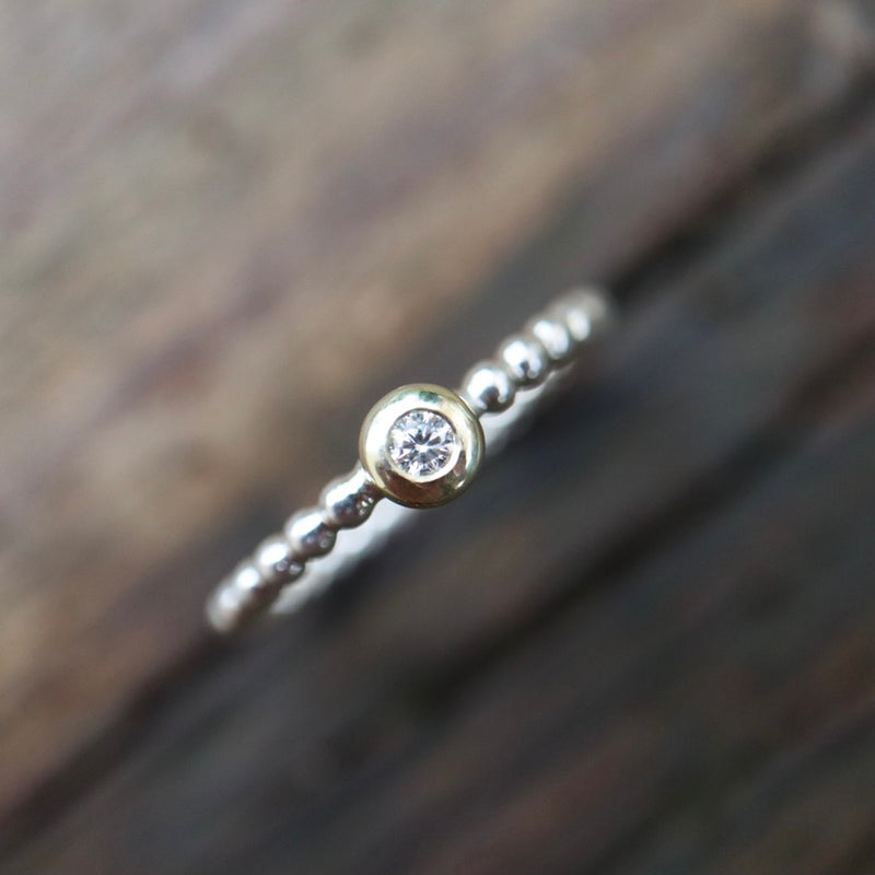 Beisteckring mit einem 0,06 ct Diamant