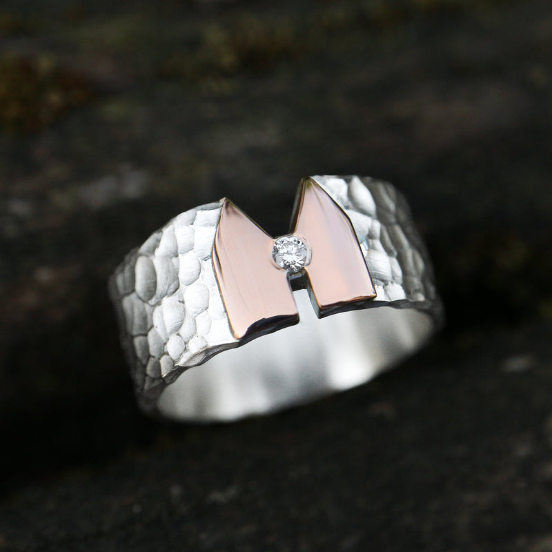 Kölner-Deluxe Ring mit Hammerschlag & Rotgold Dom