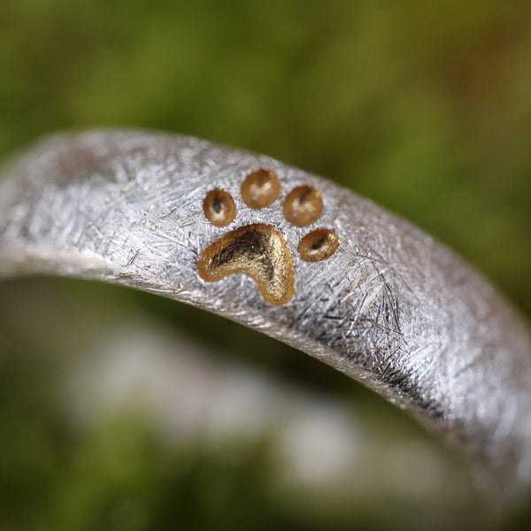 5mm breiter Ring mit Pfote, eismatt