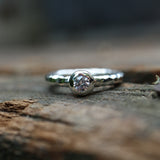 Beisteckring Hammerschlag mit einem 0,25ct Diamant