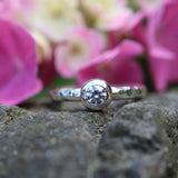 Beisteckring Hammerschlag mit einem 0,25ct Diamant
