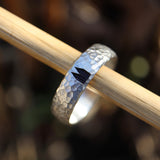 6 mm Kölner Premium Ring mit schwarzen Dom und Hammerschlag