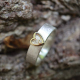 Ring 6 mm breit mit Gelbgold Herz und einen Diamanten