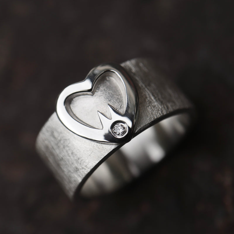 Hätz Ring 10 mm breit und einen Diamanten
