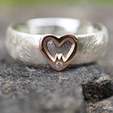 Ring 6 mm breit mit Rotgold Herz und einen Diamanten