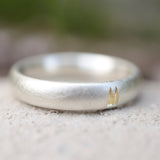4 mm Premium Ring schwammmatt mit vergoldeten Dom